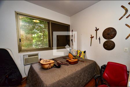 Apartamento à venda com 239m², 4 quartos e 3 vagas Apartamento à venda com 239m², 4 quartos e 3 vagasQuarto 2