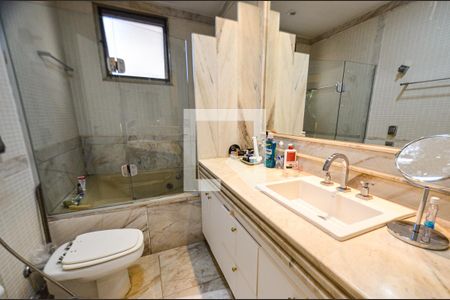 Apartamento à venda com 239m², 4 quartos e 3 vagas Apartamento à venda com 239m², 4 quartos e 3 vagasBanheiro 2