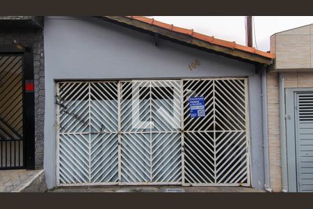 Casa à venda com 70m², 2 quartos e 2 vagasFachada