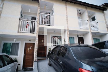 Casa de condomínio à venda com 68m², 2 quartos e 1 vaga Casa de condomínio à venda com 68m², 2 quartos e 1 vagaFachada