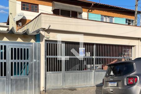 Casa para alugar com 200m², 3 quartos e 2 vagasPlaquinha 