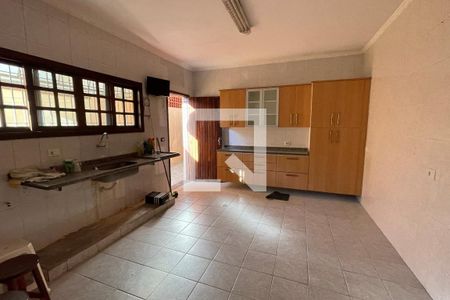 Casa para alugar com 200m², 3 quartos e 2 vagasCozinha 