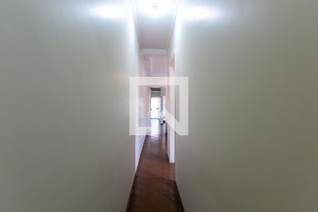 Casa à venda com 240m², 3 quartos e 3 vagasCorredor
