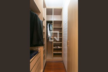 Casa à venda com 240m², 3 quartos e 3 vagasCloset Suíte 2