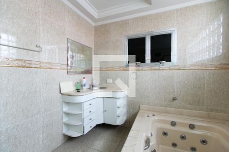 Casa à venda com 240m², 3 quartos e 3 vagasBanheiro da Suíte 2