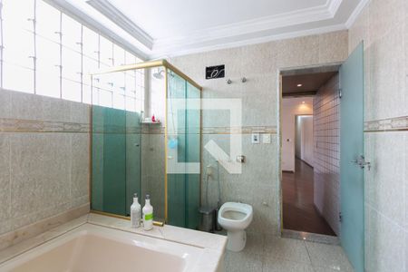 Casa à venda com 240m², 3 quartos e 3 vagasBanheiro da Suíte 2