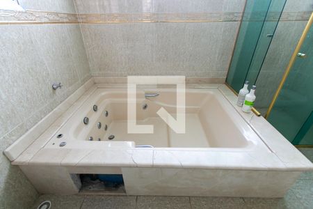 Casa à venda com 240m², 3 quartos e 3 vagasBanheira - Suíte 2