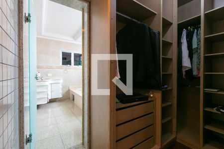 Casa à venda com 240m², 3 quartos e 3 vagasCloset Suíte 2