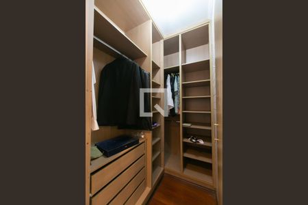 Casa à venda com 240m², 3 quartos e 3 vagasCloset Suíte 2