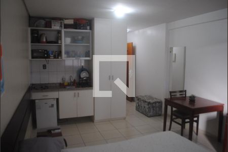 Sala/Quarto  de apartamento para alugar com 1 quarto, 30m² em Caminho das Árvores, Salvador