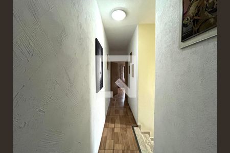 Corredor de casa à venda com 3 quartos, 163m² em Jardim Santo Antoninho, São Paulo