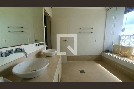 Casa de condomínio para alugar com 400m², 3 quartos e 4 vagasBanheiro 4