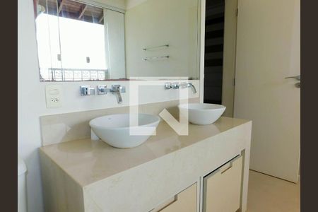 Casa de condomínio para alugar com 400m², 3 quartos e 4 vagasBanheiro 4