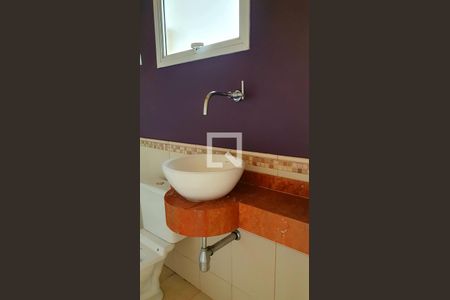 Casa de condomínio para alugar com 400m², 3 quartos e 4 vagasBanheiro