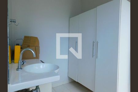 Casa de condomínio para alugar com 400m², 3 quartos e 4 vagasBanheiro 2