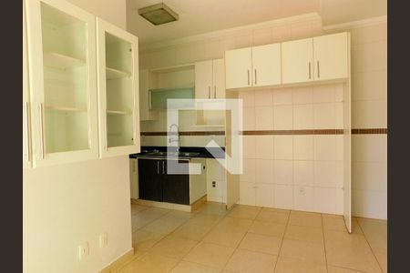 Casa de condomínio para alugar com 400m², 3 quartos e 4 vagasCozinha