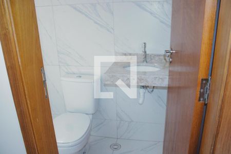 Casa à venda com 56m², 2 quartos e 2 vagasBanheiro da Suíte 1