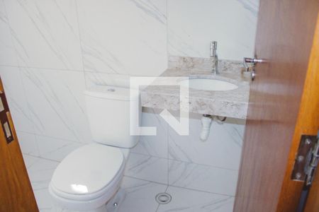 Casa à venda com 56m², 2 quartos e 2 vagasBanheiro da Suíte 1