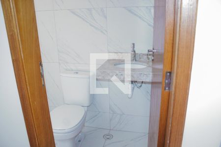 Casa à venda com 56m², 2 quartos e 2 vagasBanheiro da Suíte 1