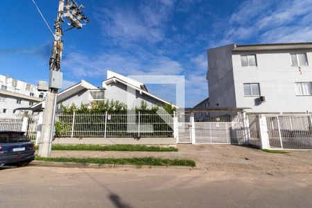 Casa de condomínio à venda com 64m², 3 quartos e 1 vaga Casa de condomínio à venda com 64m², 3 quartos e 1 vagaFachada