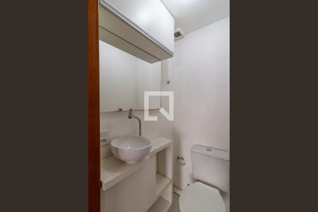 Banheiro de casa de condomínio à venda com 3 quartos, 64m² em Hípica, Porto Alegre