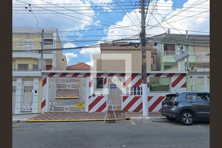 Casa de condomínio à venda com 57m², 2 quartos e 2 vagas Casa de condomínio à venda com 57m², 2 quartos e 2 vagasFachada