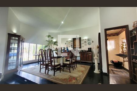 Casa à venda com 285m², 4 quartos e 4 vagasSala