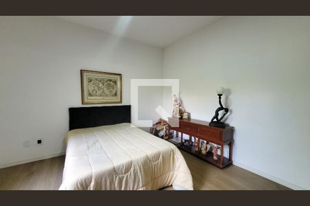 Casa à venda com 285m², 4 quartos e 4 vagasSuíte 2