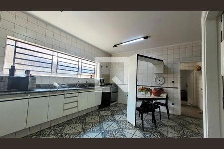 Casa à venda com 285m², 4 quartos e 4 vagasCozinha