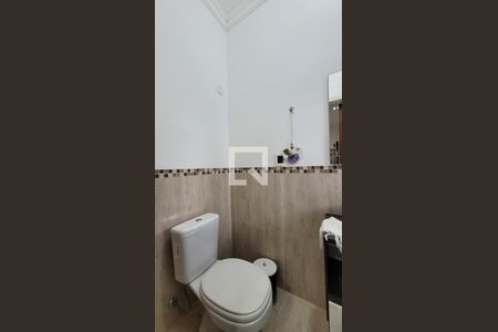 Casa à venda com 285m², 4 quartos e 4 vagasBanheiro da Suíte 2