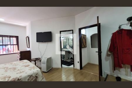 Casa à venda com 285m², 4 quartos e 4 vagasSuíte 1