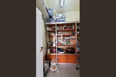 Casa à venda com 285m², 4 quartos e 4 vagasDespensa