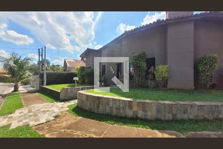 Casa à venda com 285m², 4 quartos e 4 vagasFachada