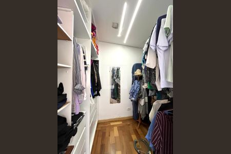 Casa para alugar com 300m², 5 quartos e 3 vagas Casa para alugar com 300m², 5 quartos e 3 vagasCloset da suíte