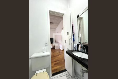 Casa para alugar com 300m², 5 quartos e 3 vagas Casa para alugar com 300m², 5 quartos e 3 vagasBanheiro Corredor