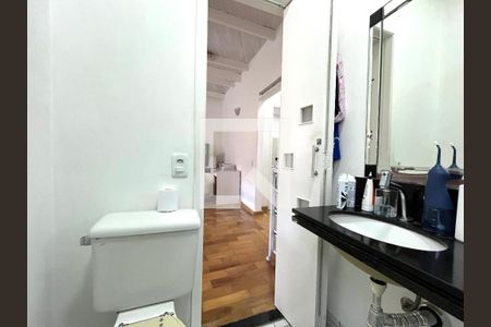 Casa para alugar com 300m², 5 quartos e 3 vagas Casa para alugar com 300m², 5 quartos e 3 vagasBanheiro Corredor