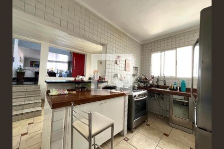 Casa para alugar com 300m², 5 quartos e 3 vagas Casa para alugar com 300m², 5 quartos e 3 vagasCozinha