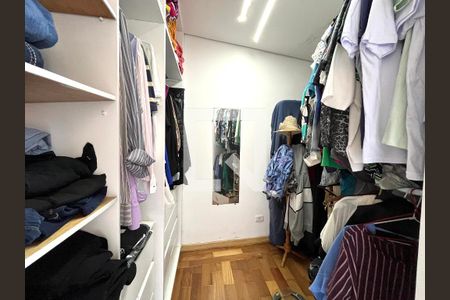 Casa para alugar com 300m², 5 quartos e 3 vagas Casa para alugar com 300m², 5 quartos e 3 vagasCloset da suíte