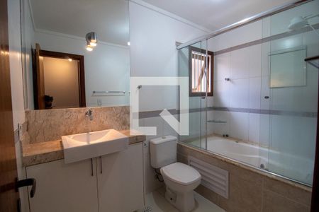 Casa à venda com 258m², 3 quartos e 4 vagasBanheiro do Quarto 1