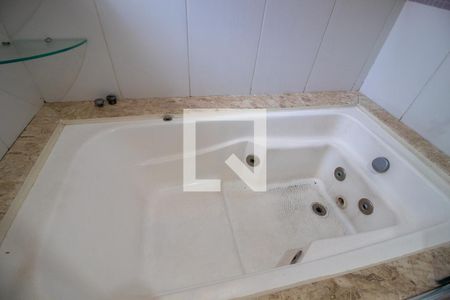 Casa à venda com 258m², 3 quartos e 4 vagasBanheiro do Quarto 1