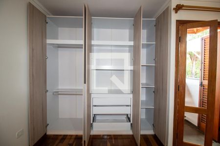 Casa à venda com 258m², 3 quartos e 4 vagasQuarto 1 - Armários