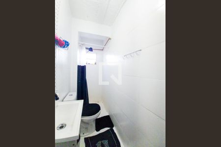 Banheiro de casa de condomínio para alugar com 1 quarto, 29m² em Marechal Hermes, Rio de Janeiro