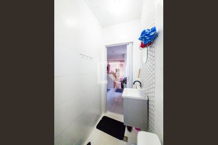 Banheiro de casa de condomínio para alugar com 1 quarto, 29m² em Marechal Hermes, Rio de Janeiro