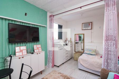 Sala/Quarto de casa de condomínio para alugar com 1 quarto, 29m² em Marechal Hermes, Rio de Janeiro