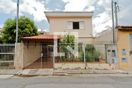 Casa à venda com 162m², 3 quartos e 3 vagas Casa à venda com 162m², 3 quartos e 3 vagasFachada