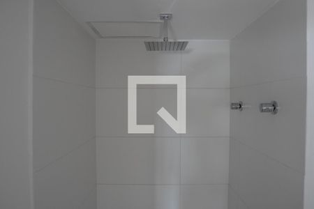 Banheiro de kitnet/studio à venda com 1 quarto, 24m² em Pinheiros, São Paulo