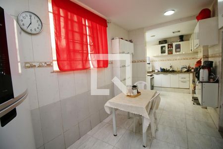 Casa à venda com 150m², 4 quartos e 2 vagasCozinha