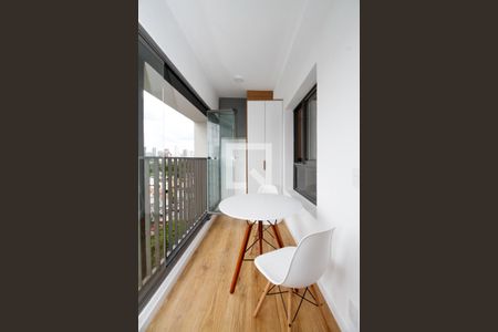Varanda e Cozinha de kitnet/studio para alugar com 1 quarto, 34m² em Pinheiros, São Paulo