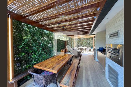 Casa de condomínio à venda com 260m², 5 quartos e 2 vagas Casa de condomínio à venda com 260m², 5 quartos e 2 vagasÁrea externa