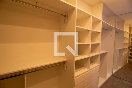 Apartamento à venda com 90m², 1 quarto e 2 vagas Apartamento à venda com 90m², 1 quarto e 2 vagasCloset